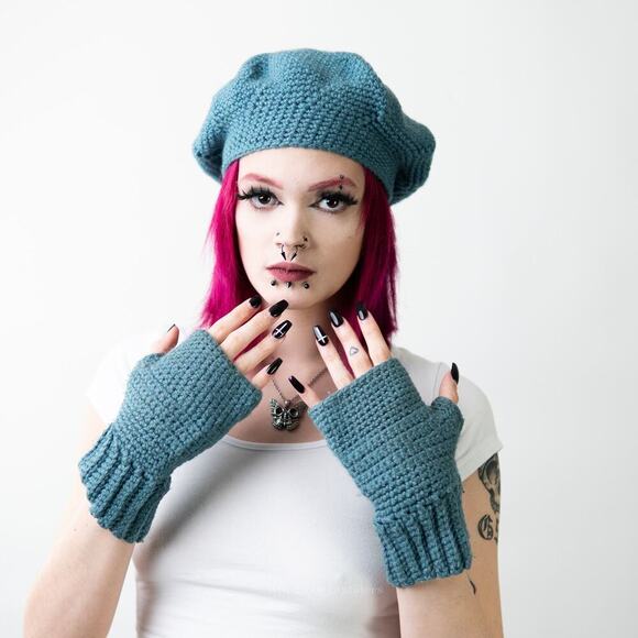 Handmade Crochet Knit Sky Blue Beanie Newsboy Cap & Fingerless Glove Set - Picture 1 of 9